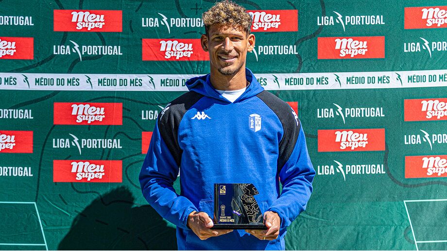 Mörschel recebe prémio de médio do mês na Liga Portugal