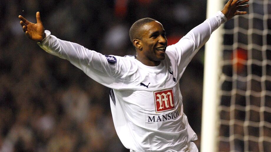 Jermain Defoe, ex-Tottenham, é o novo treinador do Woking, da 5.ª divisão inglesa
