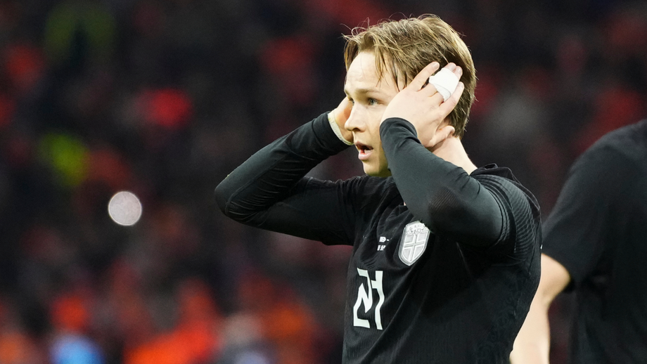 Schjelderup festeja o primeiro golo pela seleção principal da Noruega