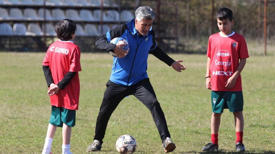 Antigo jogador do FC Porto, Marítimo e Nacional já trabalha