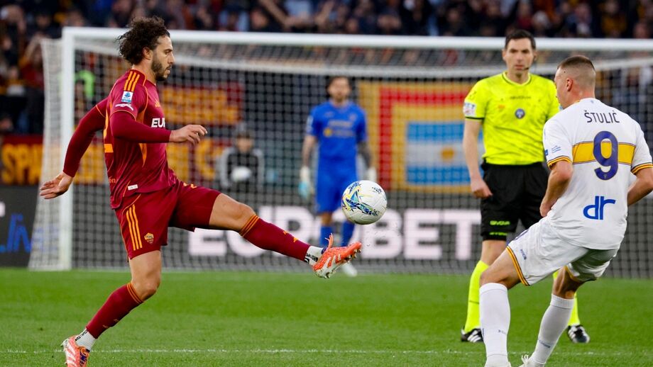 Mario Hermoso permanece na capital italiana