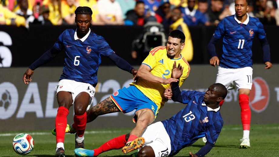 Camavinga disputa bola perante olhar de Oliseh