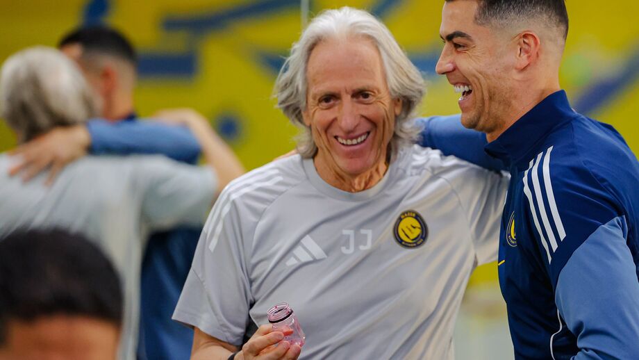 Jorge Jesus diz que CR7 sentiu dores no estômago