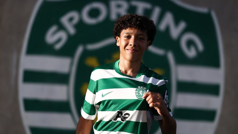 Laurindo Mendonça assina contrato de formação