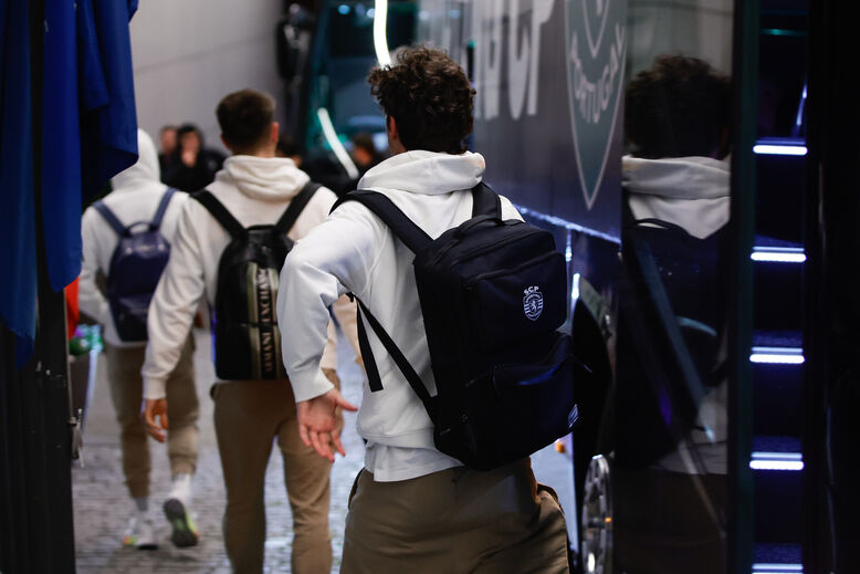Equipa do Sporting à chegada a Gaia