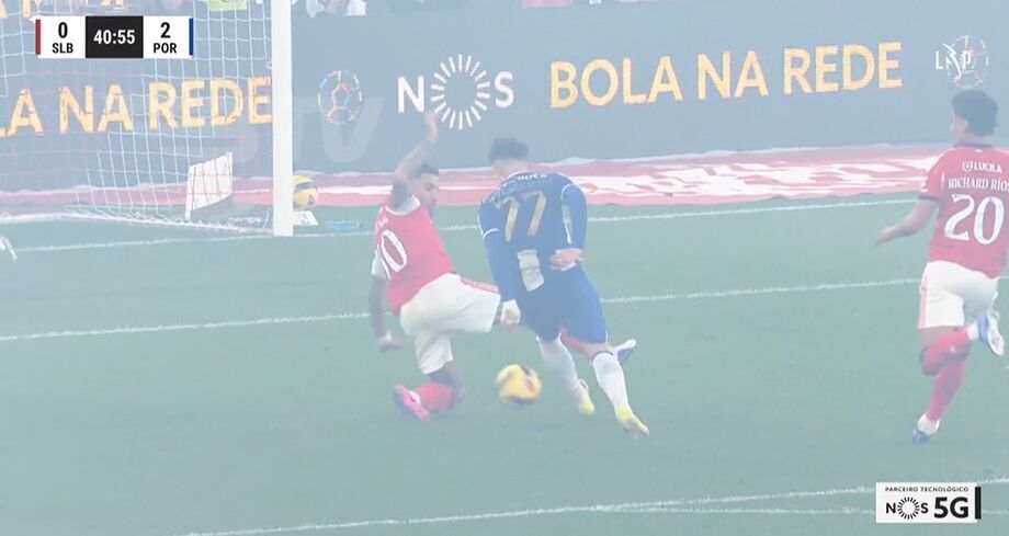 Golo de Pietuszewski ao Benfica como passaporte para a seleção da Polónia