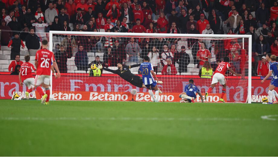 Diogo Costa em ação no Benfica-FC Porto