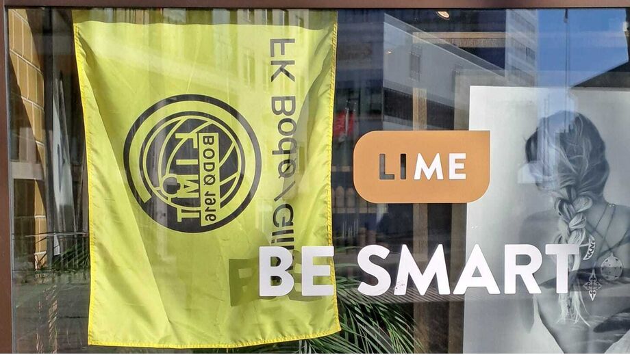 Em cada loja... uma bandeira do Bodo