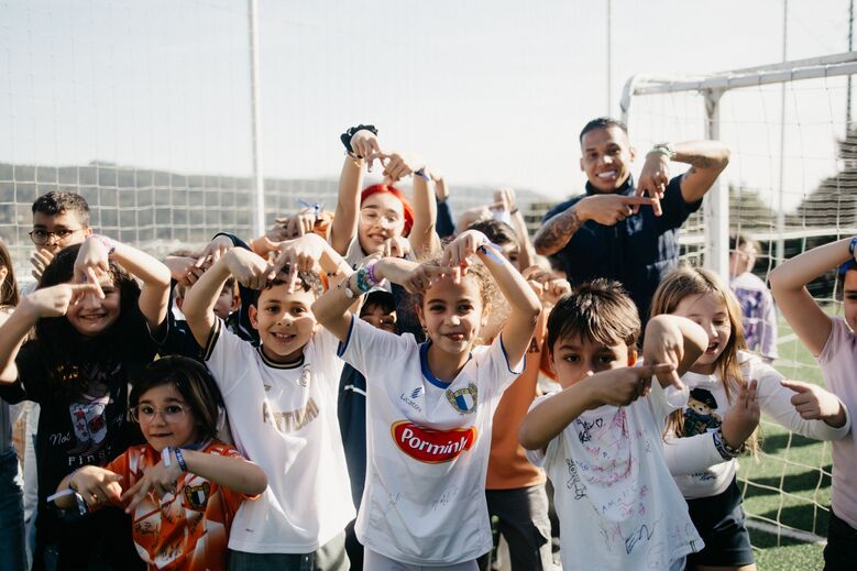 Ivan Zlobin e Gustavo Garcia visitam escola em São Cosme