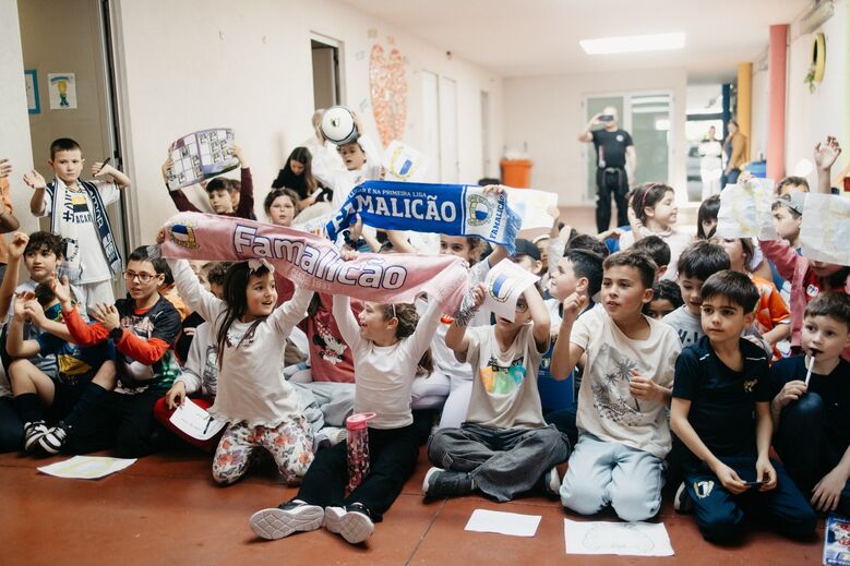 Visita de Ivan Zlobin e Gustavo Garcia à Escola Básica de São Cosme.
