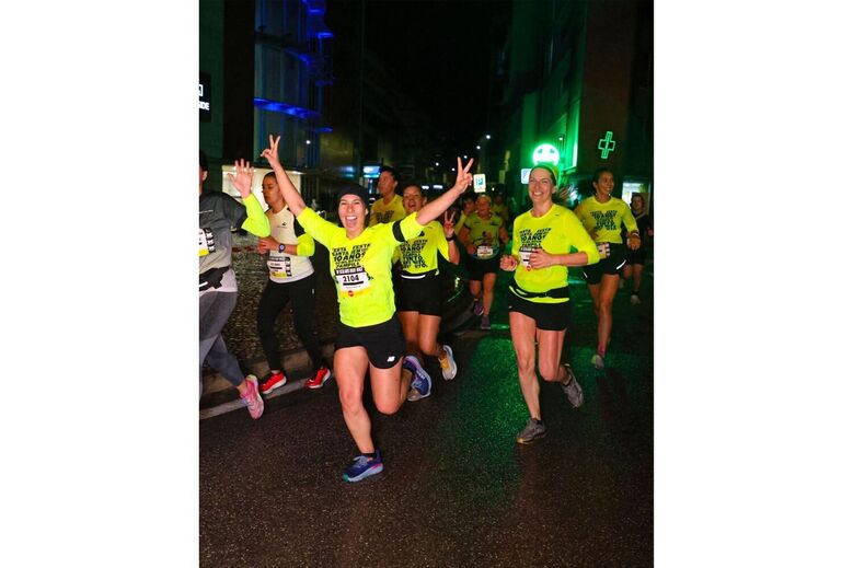 Participantes na Corrida Noturna de Vila Nova de Gaia