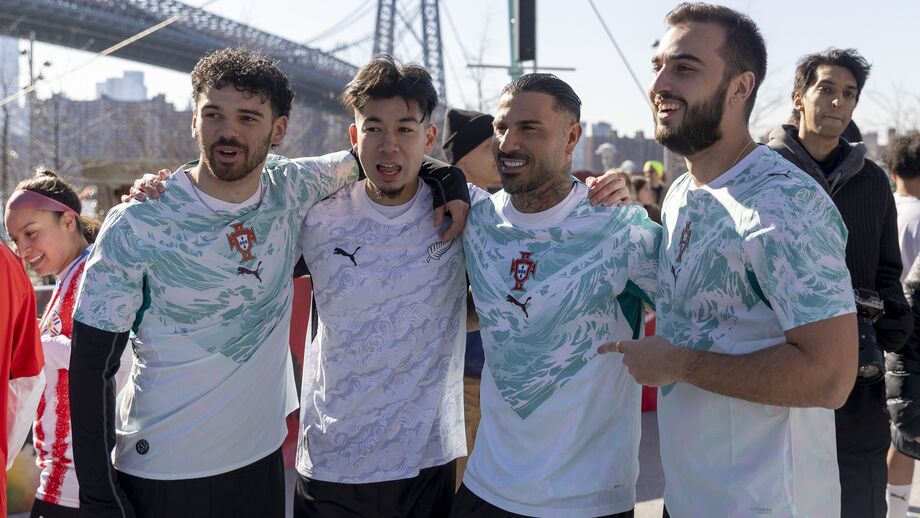 Equipa de futebol de Portugal comemora em Nova Iorque