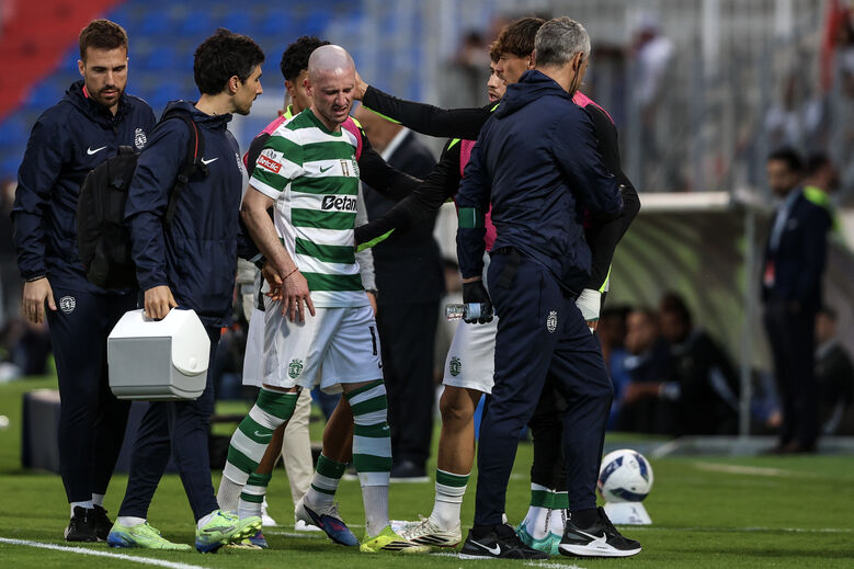 Nuno Santos sempre bastante apoiado pelos colegas de equipa e restante staff