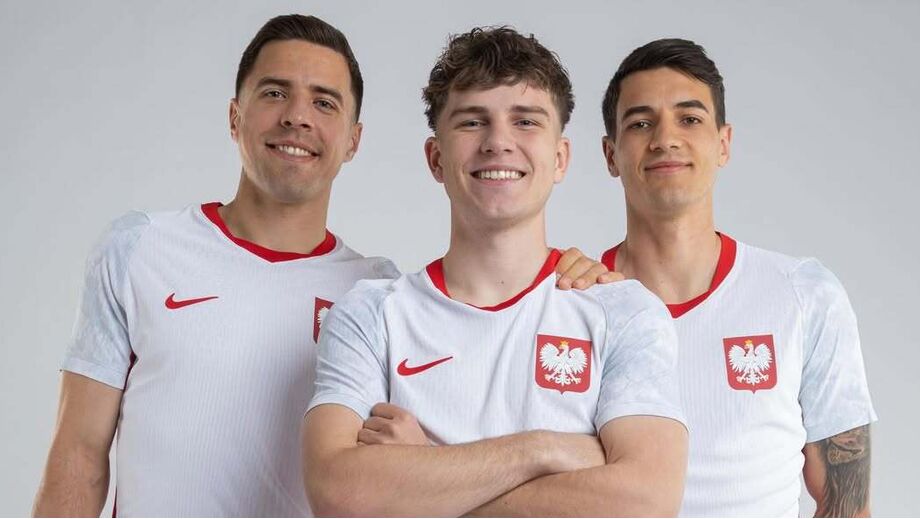 Bednarek, Kiwior e Pietuszewski divulgam juntos pela seleção da Polónia