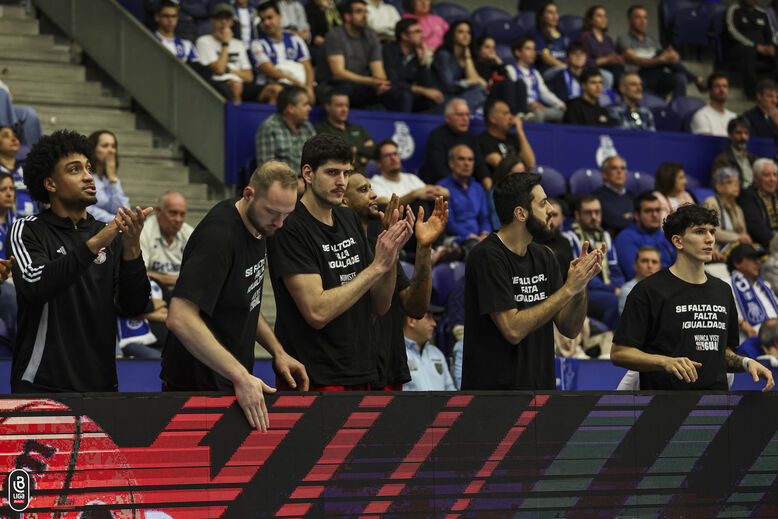 Jogadores com camisolas especiais