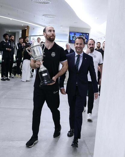 Tiago Pereira (capitão da equipa de voleibol) e Varandas