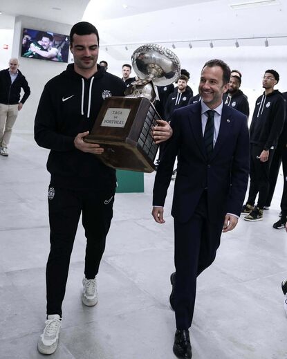 Diogo Ventura (capitão da equipa de basquetebol) e Varandas
