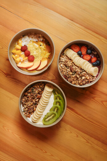 Pequenos-almoços para começar o dia com energia e alimentos naturais