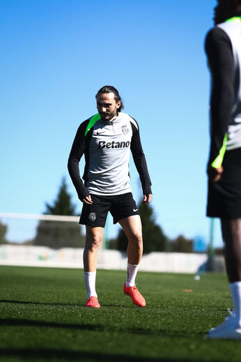 Os jogadores do Sporting em ação durante mais um treino orientado por Rui Borges