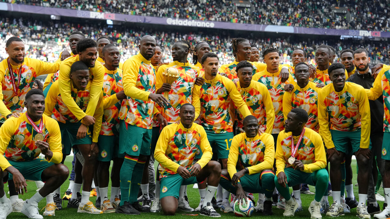 Seleção do Senegal exibiu o troféu da CAN'2025 no Stade de France