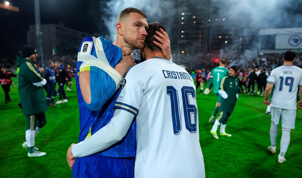 Dzeko celebra apuramento no Mundial, após passagem pela Roma com Fonseca e Mourinho