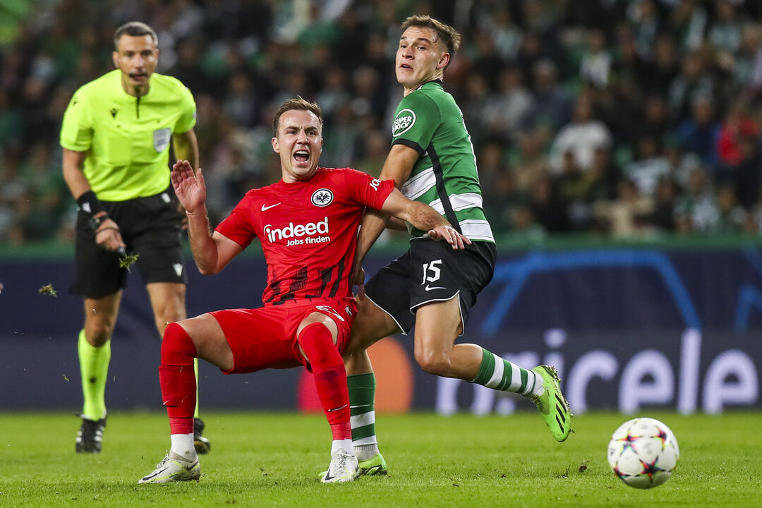 Mario Götze renova contrato com o Eintracht Frankfurt até 2028