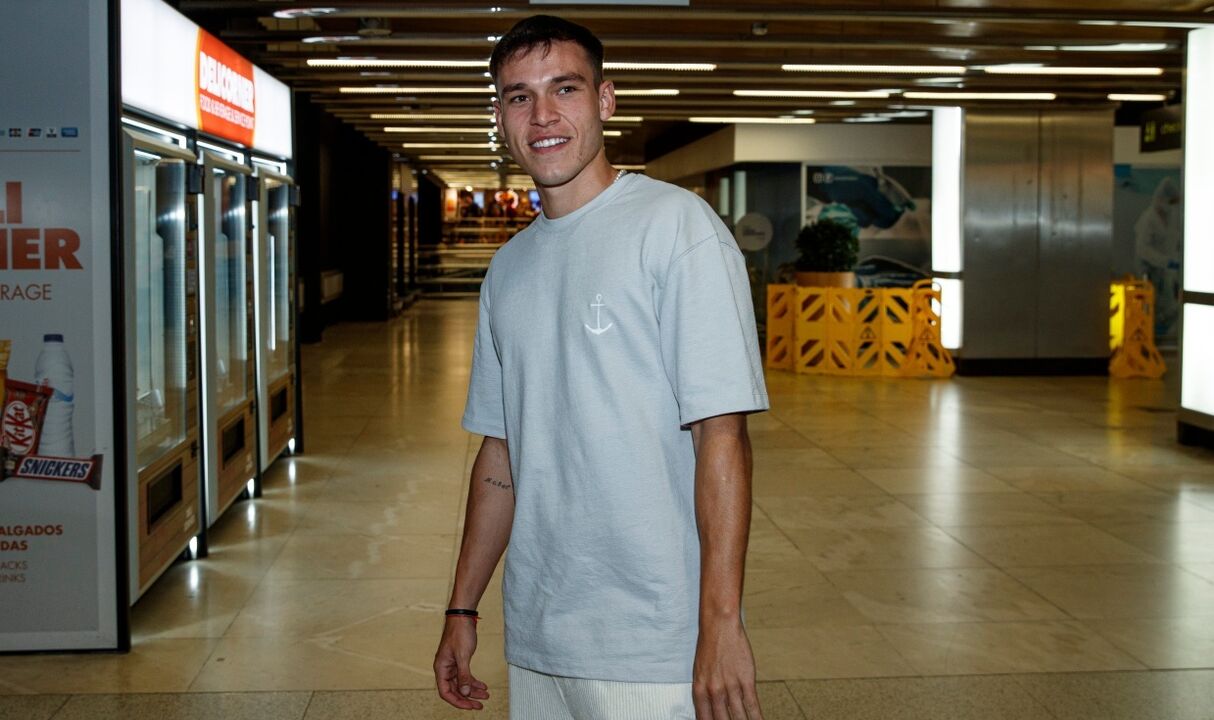 Manuel Ugarte, alvo da Juventus, aguarda possível transferência