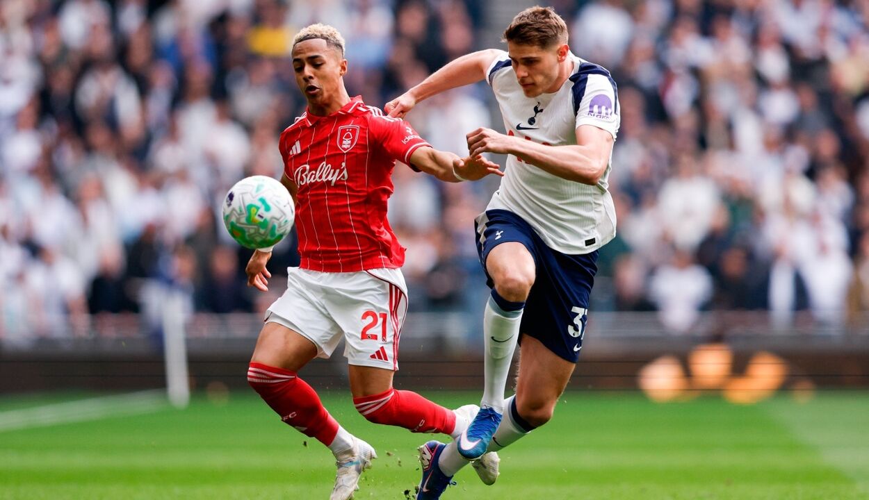 Micky Van de Ven na mira do Bayern com Barcelona atento