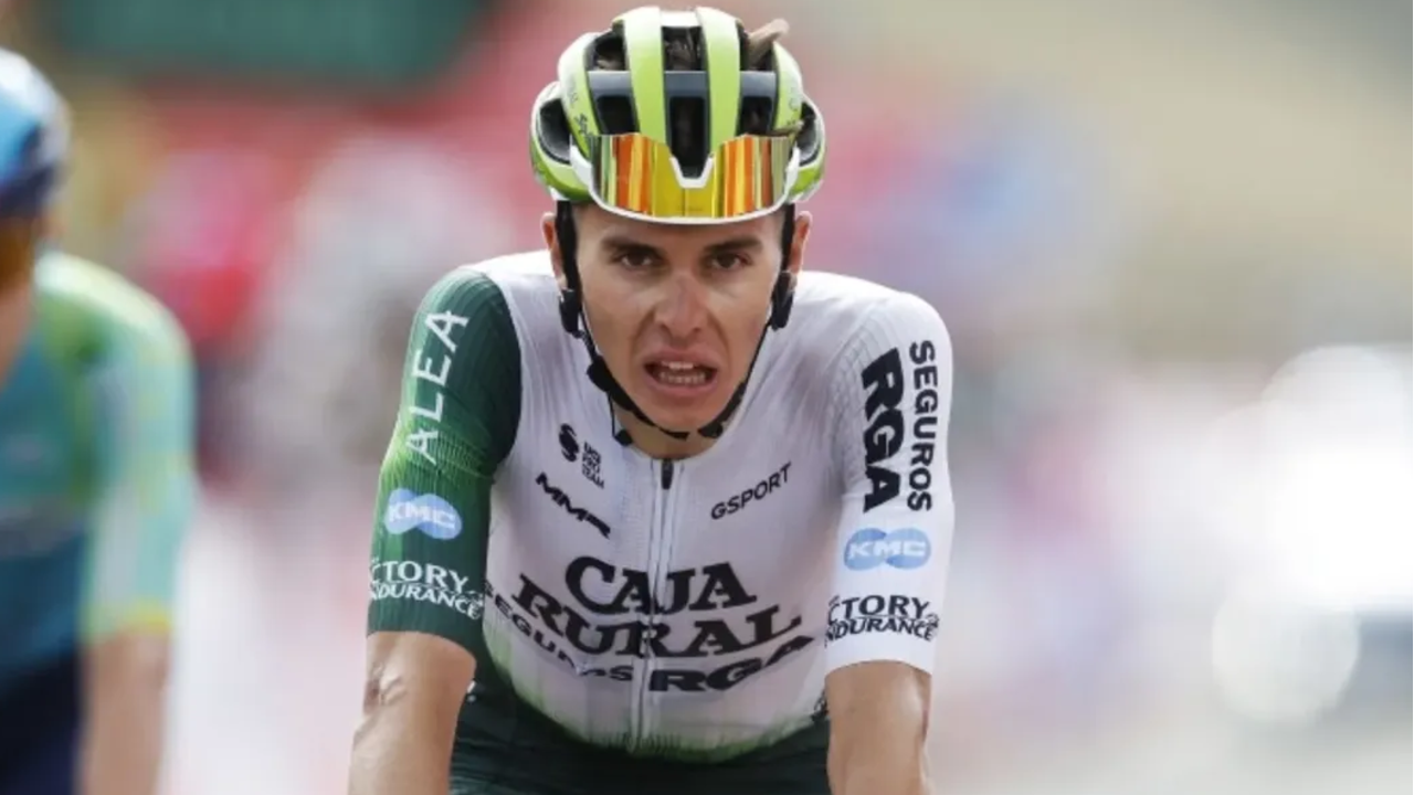 Día 10-21 en la oficina de @lavuelta ✅Día muy rápido y duro, seguimos en la pelea por el top 20.webp