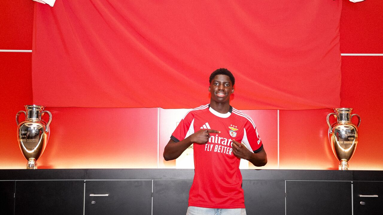 Banjaqui renova com o Benfica até 2031 e compara-se a Cancelo
