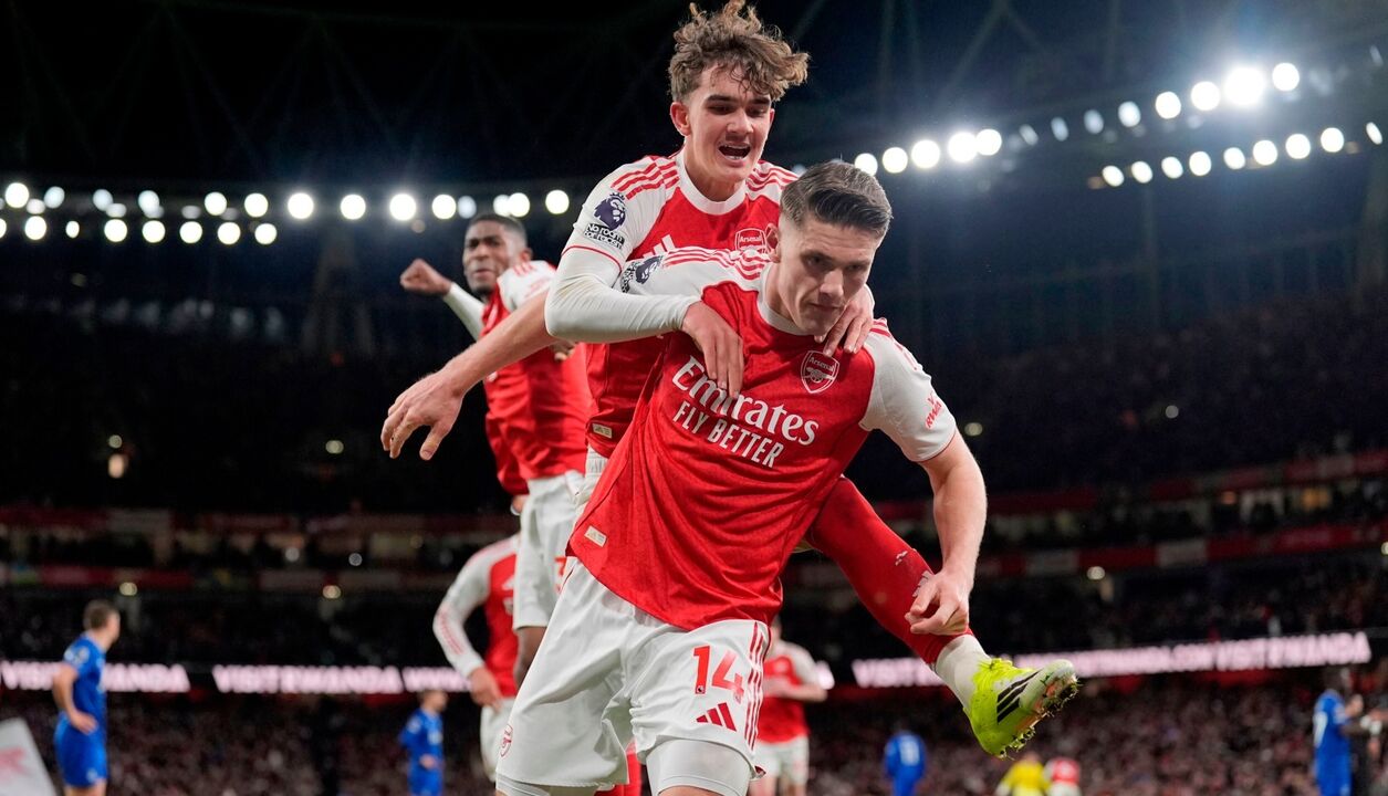 Gabriel Jesus elogia Dowman, jovem talento do Arsenal