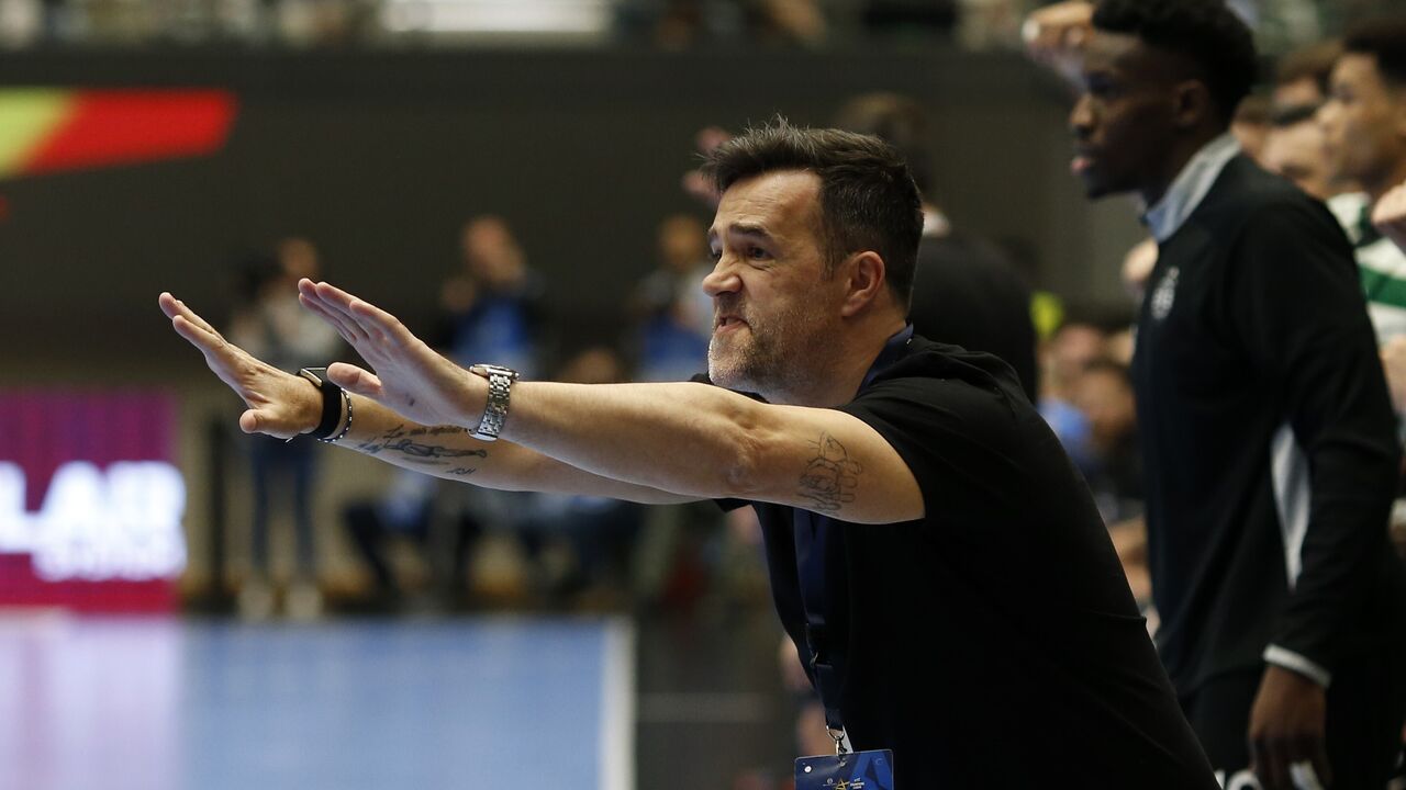 Ricardo Costa comenta tensões antes do clássico, focando na ausência de "circo"