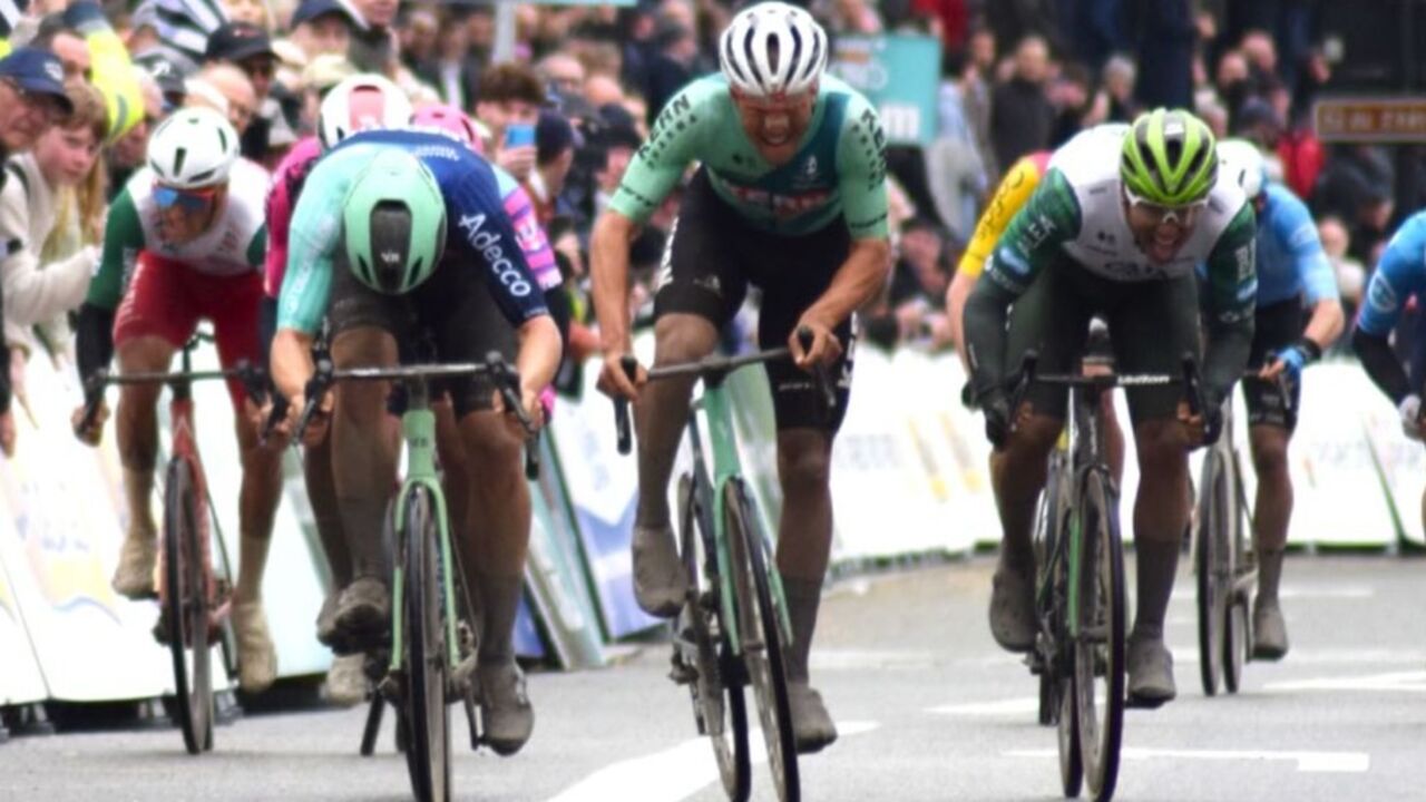 Iúri Leitão foi segundo na Velox Adélie de Vitré, batido por Marc Brustenga