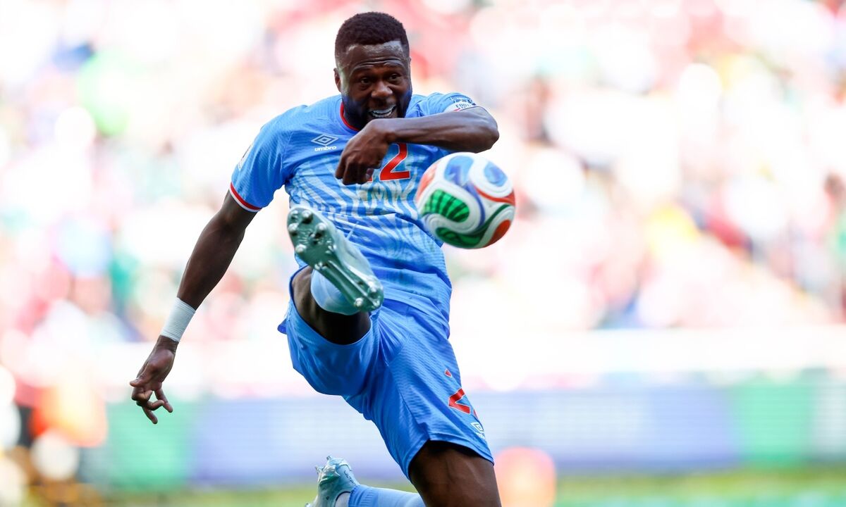 Mbemba retido em África impede o jogador de defender o Lille