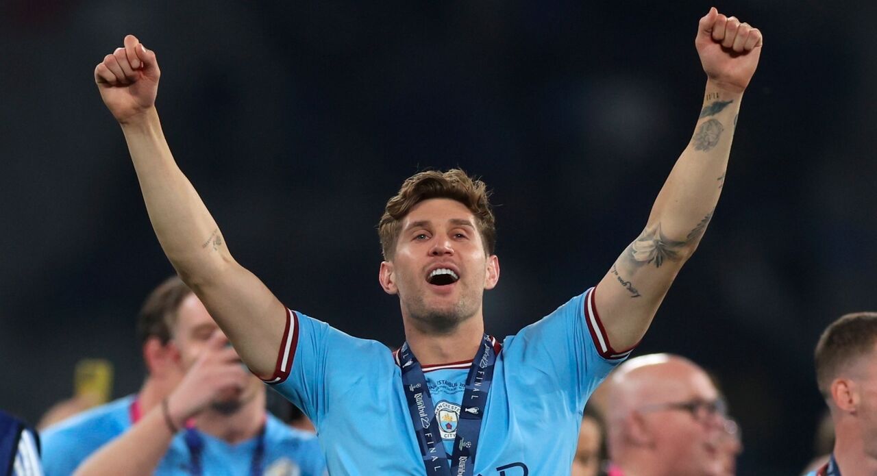 John Stones é apontado ao Chelsea após aconselhamento de Gallas