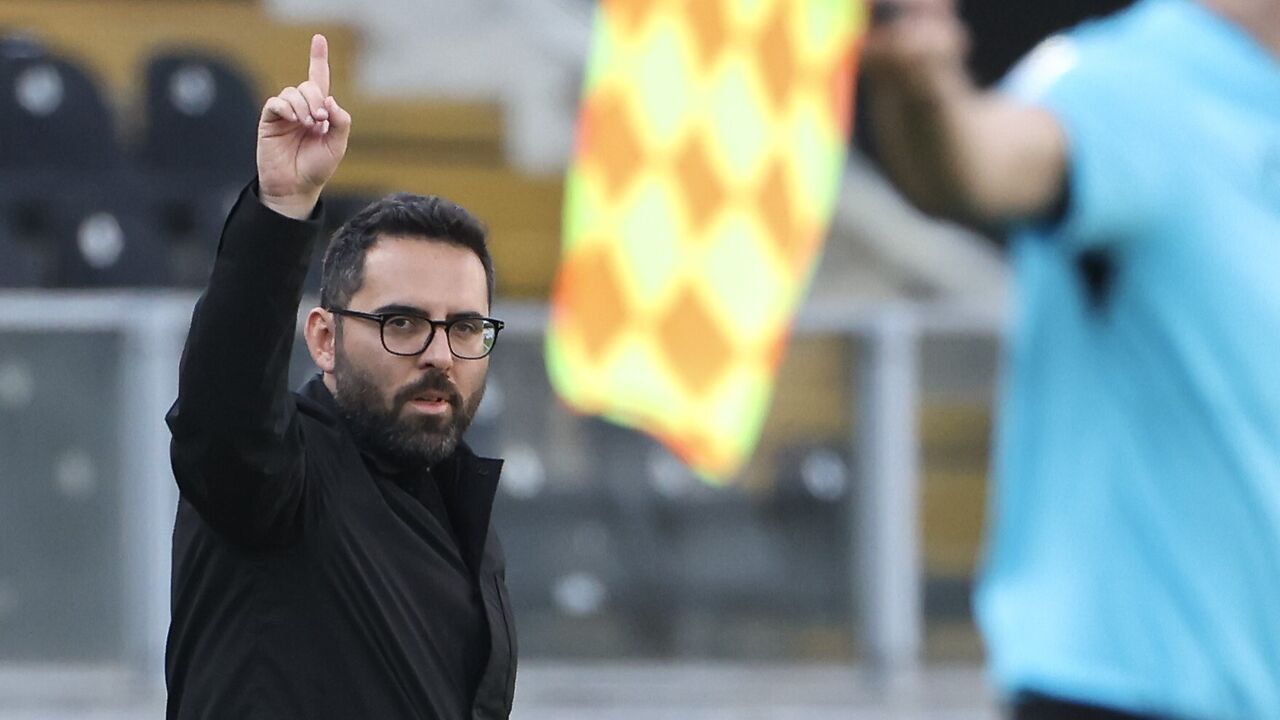 Gonçalo Feio reage após dia difícil: "Só nos cabe reagir".
