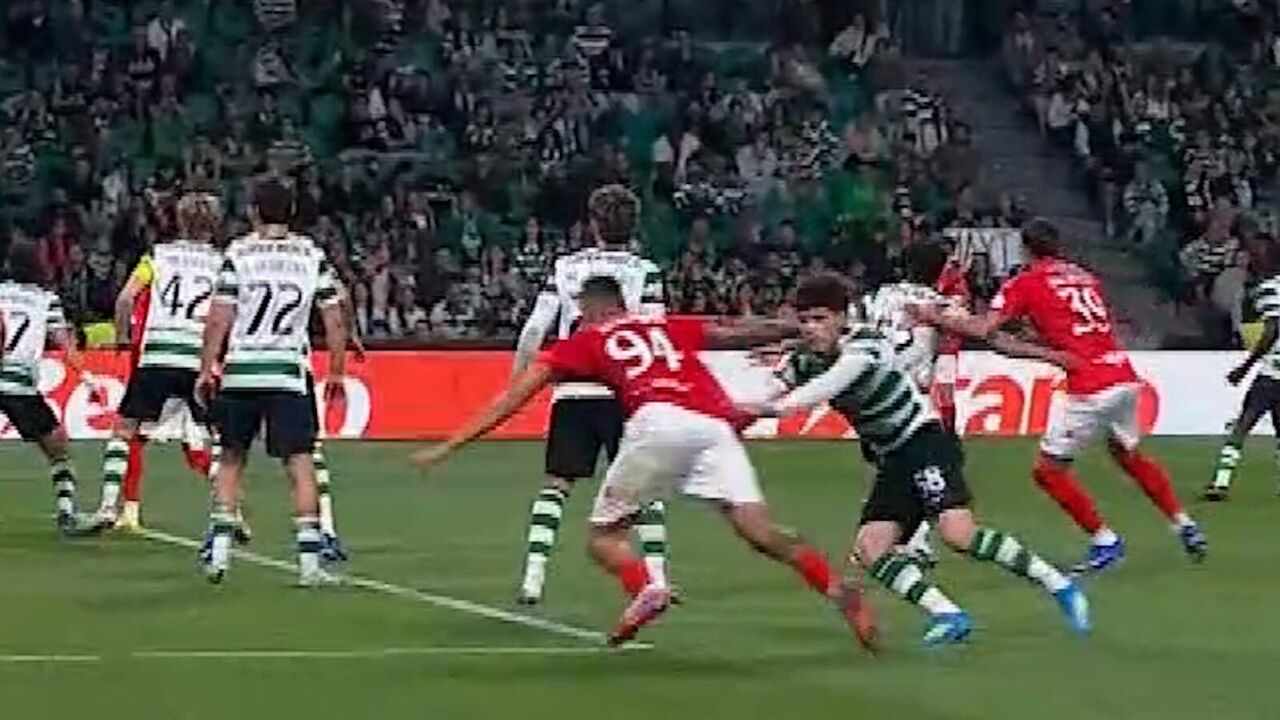 Jogo entre o Sporting e o Santa Clara com arbitragem questionada pelo FC Porto