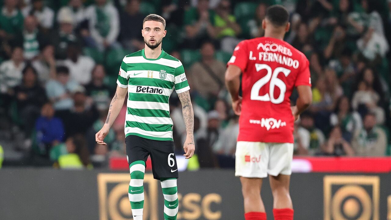 Debast, jogador do Sporting, em jogo contra o L. Fernando