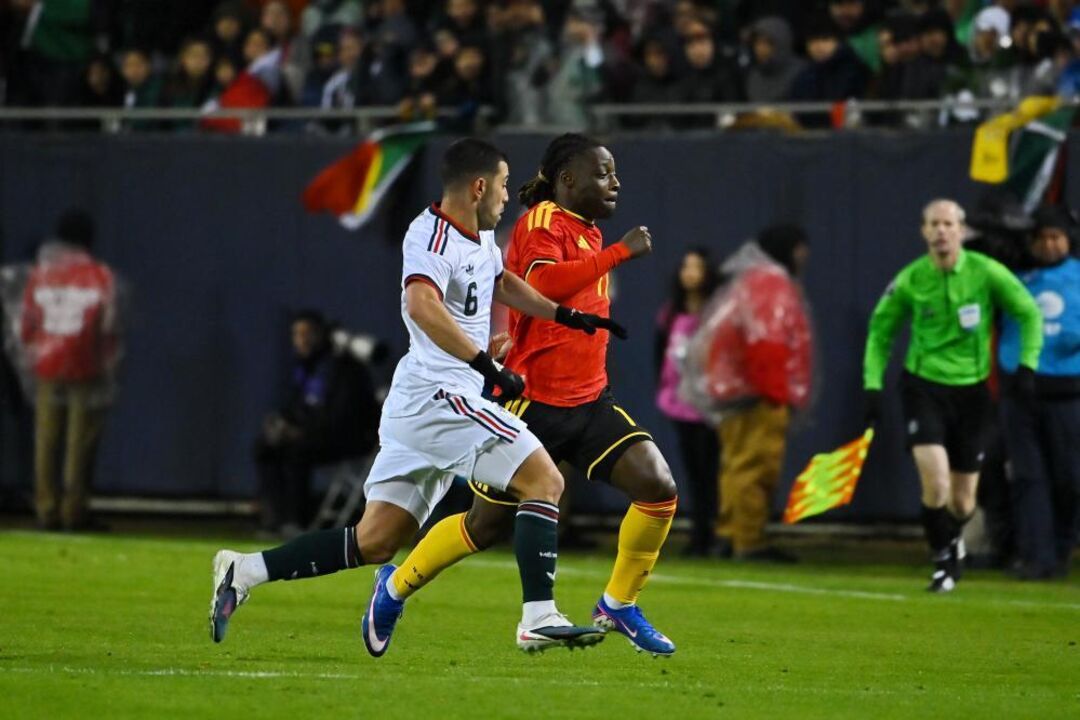 Erik Lira num duelo entre México e Bélgica