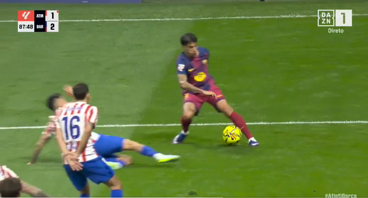 Pormenor de João Cancelo frente ao At. Madrid