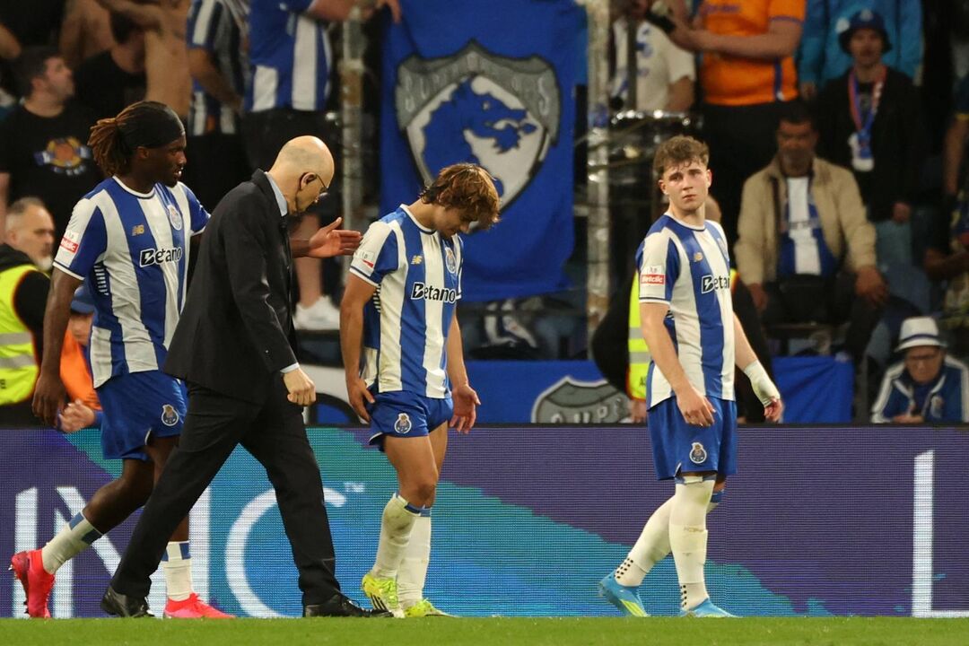 Mora saiu lesionado no FC Porto-Famalicão