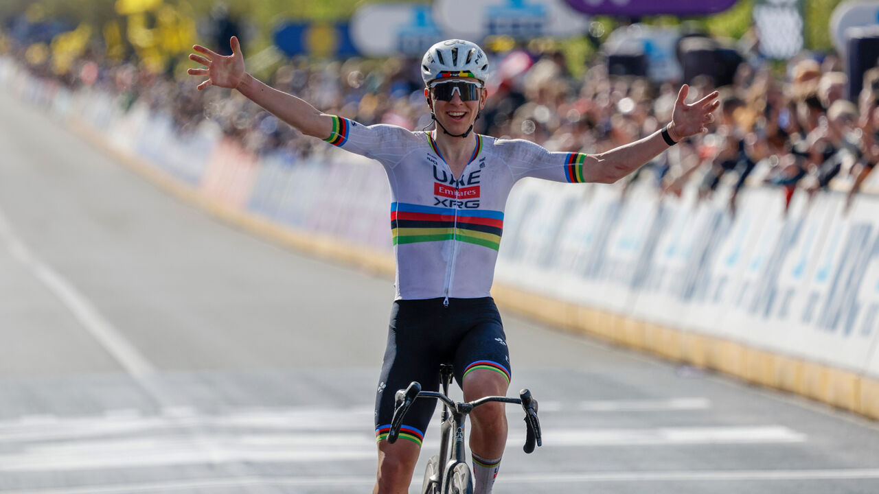 Pogacar conquista a Volta à Flandres e volta a fazer história