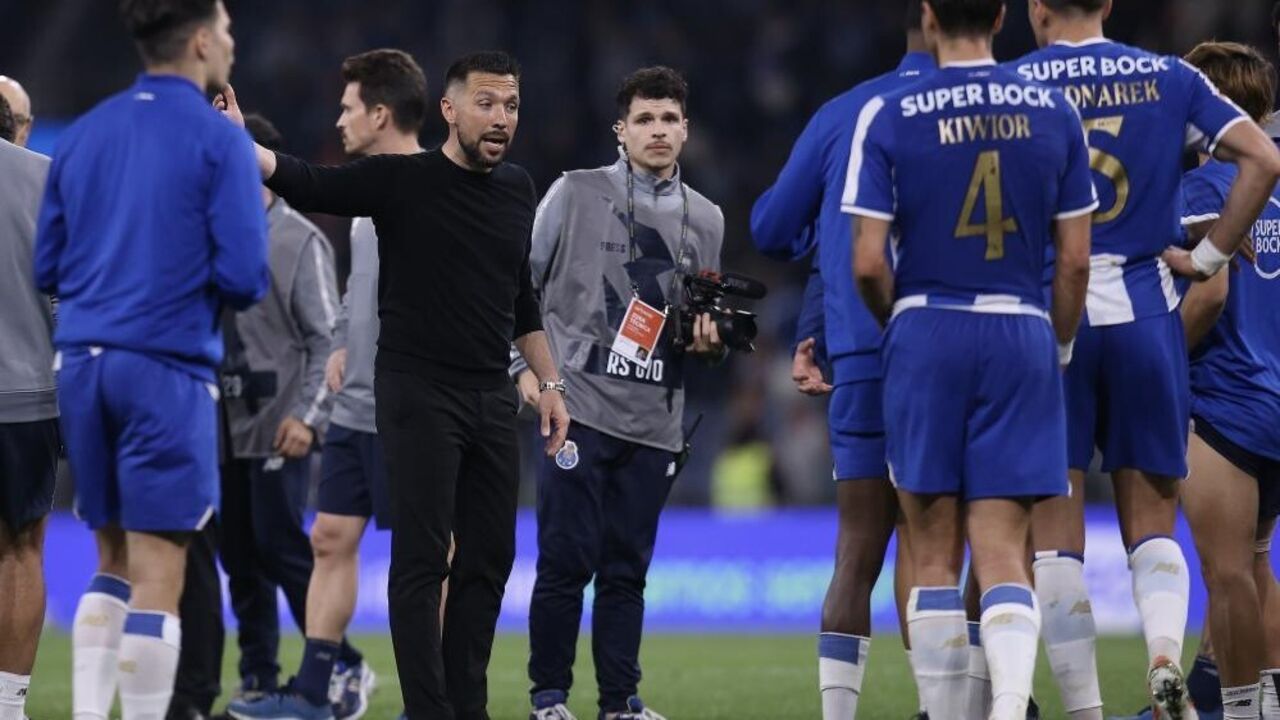 FC Porto reage no balneário após golo do Famalicão