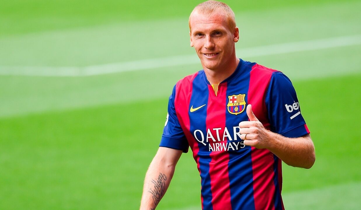 Jérémy Mathieu recorda saída do Barcelona e possível ida para o Marselha.
