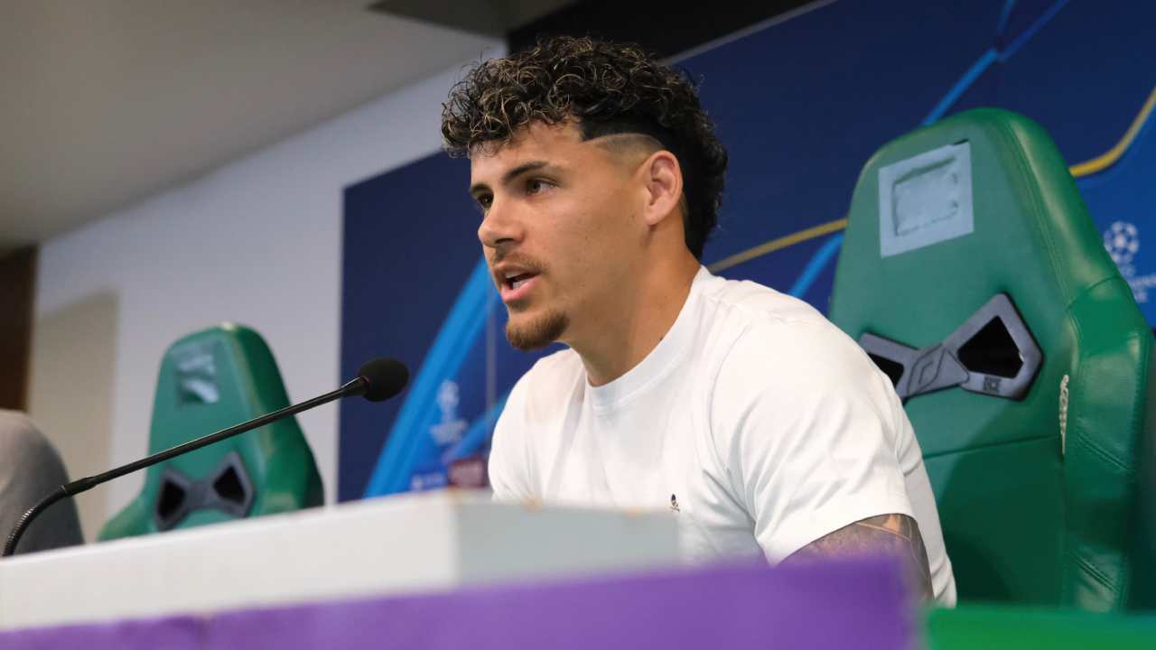 Maxi Araújo durante a conferência de imprensa de antevisão ao Sporting-Arsenal