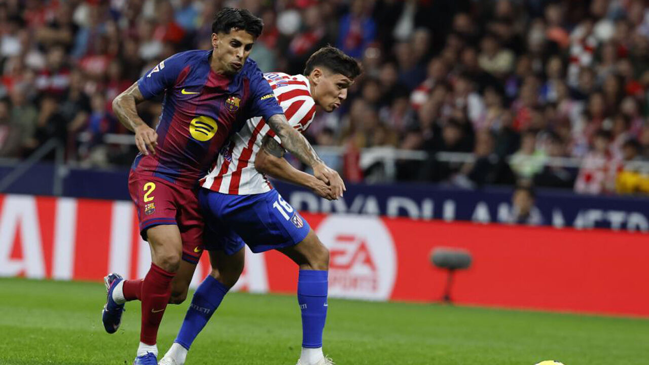 Hansi Flick elogia trabalho de João Cancelo no empréstimo ao Barcelona