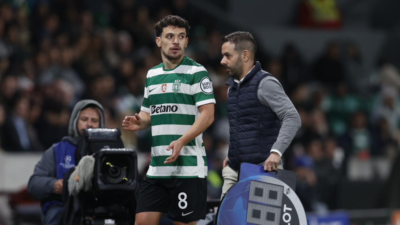 Pote no momento da substituição no Sporting-Arsenal