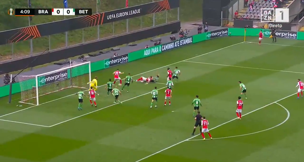 O golo de calcanhar de Grillitsch que adiantou o Sp. Braga frente ao Betis