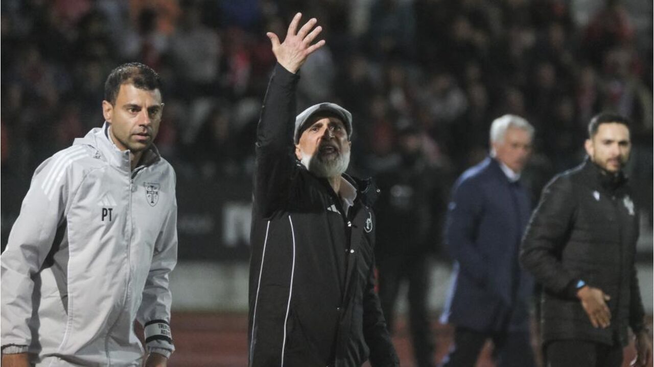 Tensão entre Marco Santos e Pedro Machado no Casa Pia-Benfica