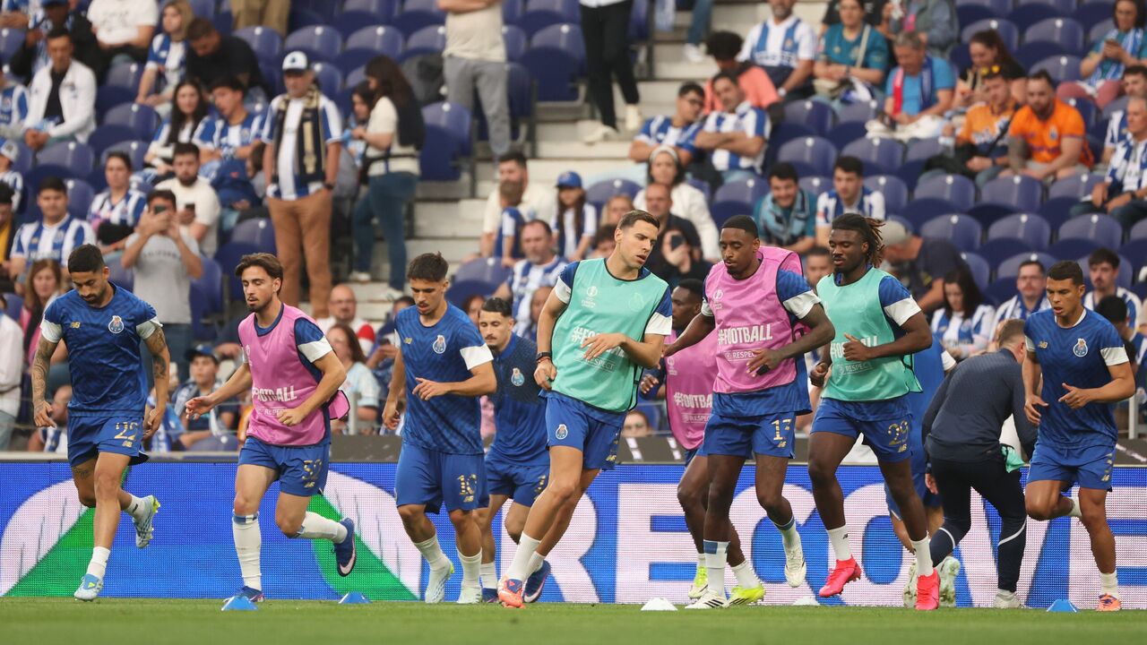 Equipa do FC Porto prepara-se para o jogo contra o Nottingham Forest